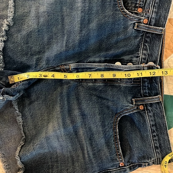 Levi’s ribcage denim shorts size 31 - Picture 6 of 7